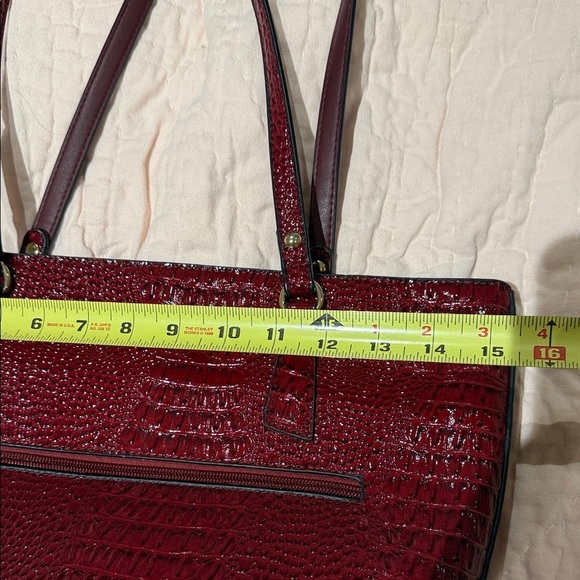 Elegant Red Faux Crocodile-Embossed Women's Tote Purse - Picture 2 of 10